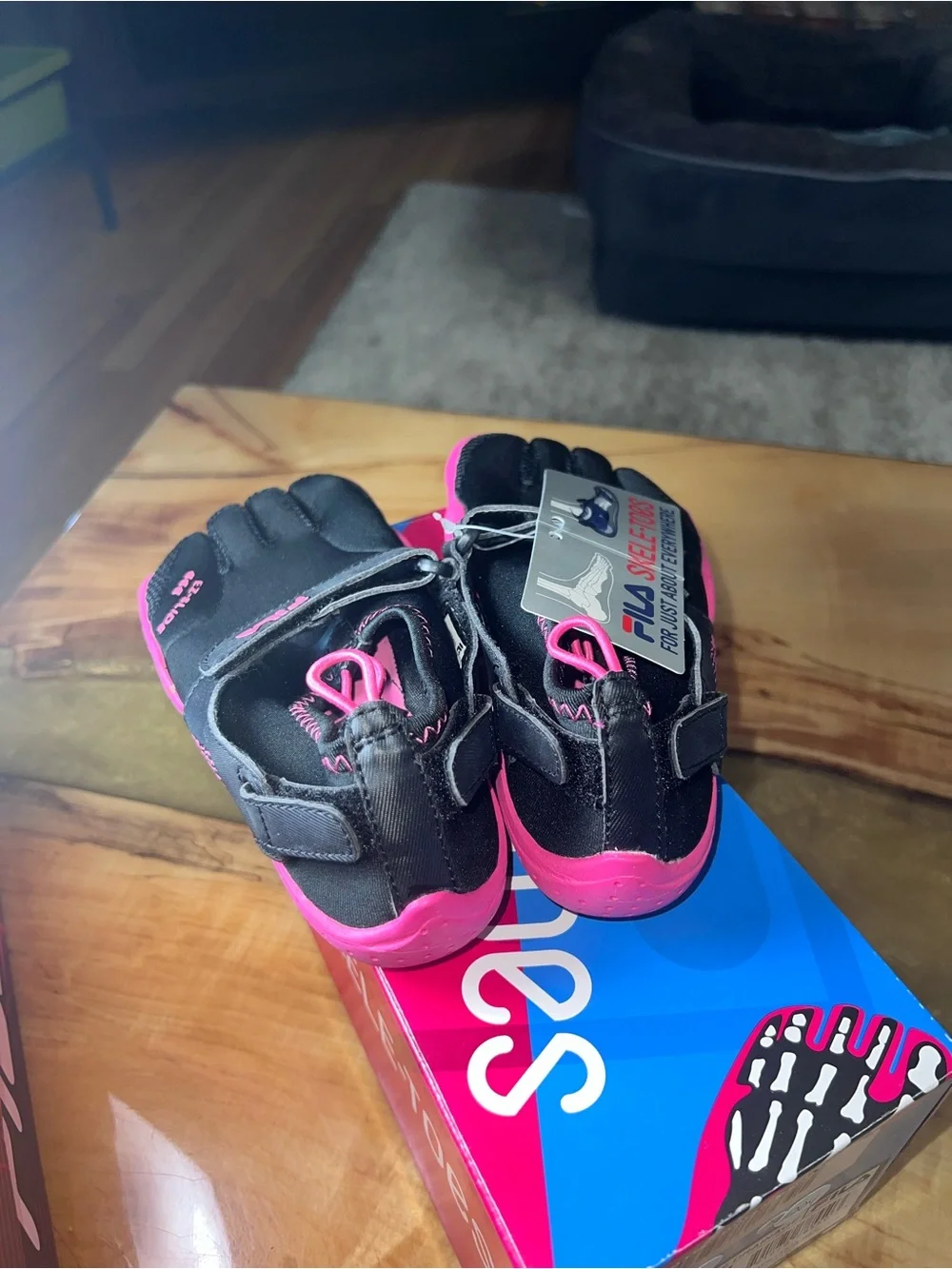 FILA Kids Skeleton-toes Ex Slide Drainage Black and Hot Pink Five-Toe Size 1